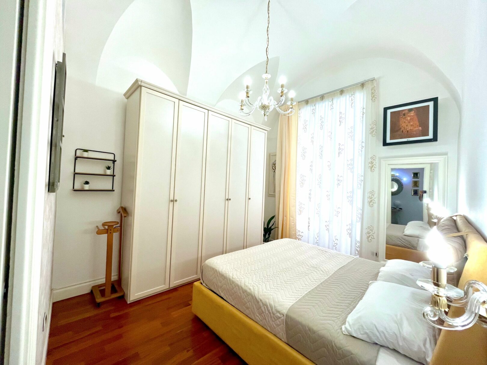BeB NAPOLI camera