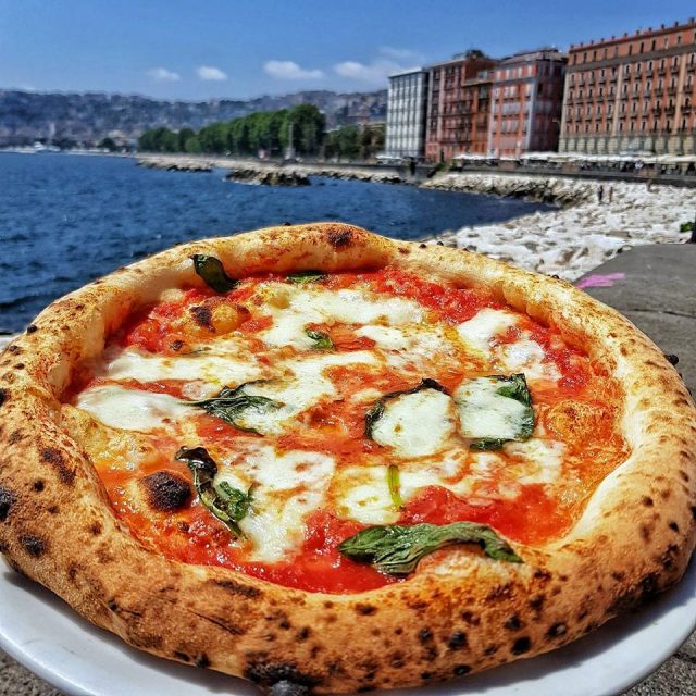LA PIZZA MARGHERITA